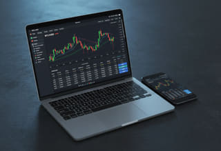 Controlá la actividad — consultá el historial de trading y la actividad de la cuenta
